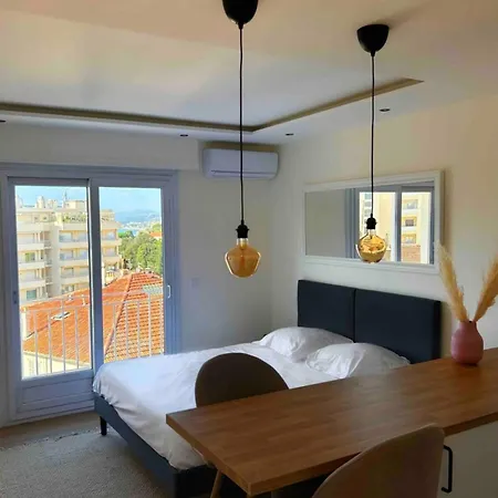 Apartment Renove Au Suquet A Cannes